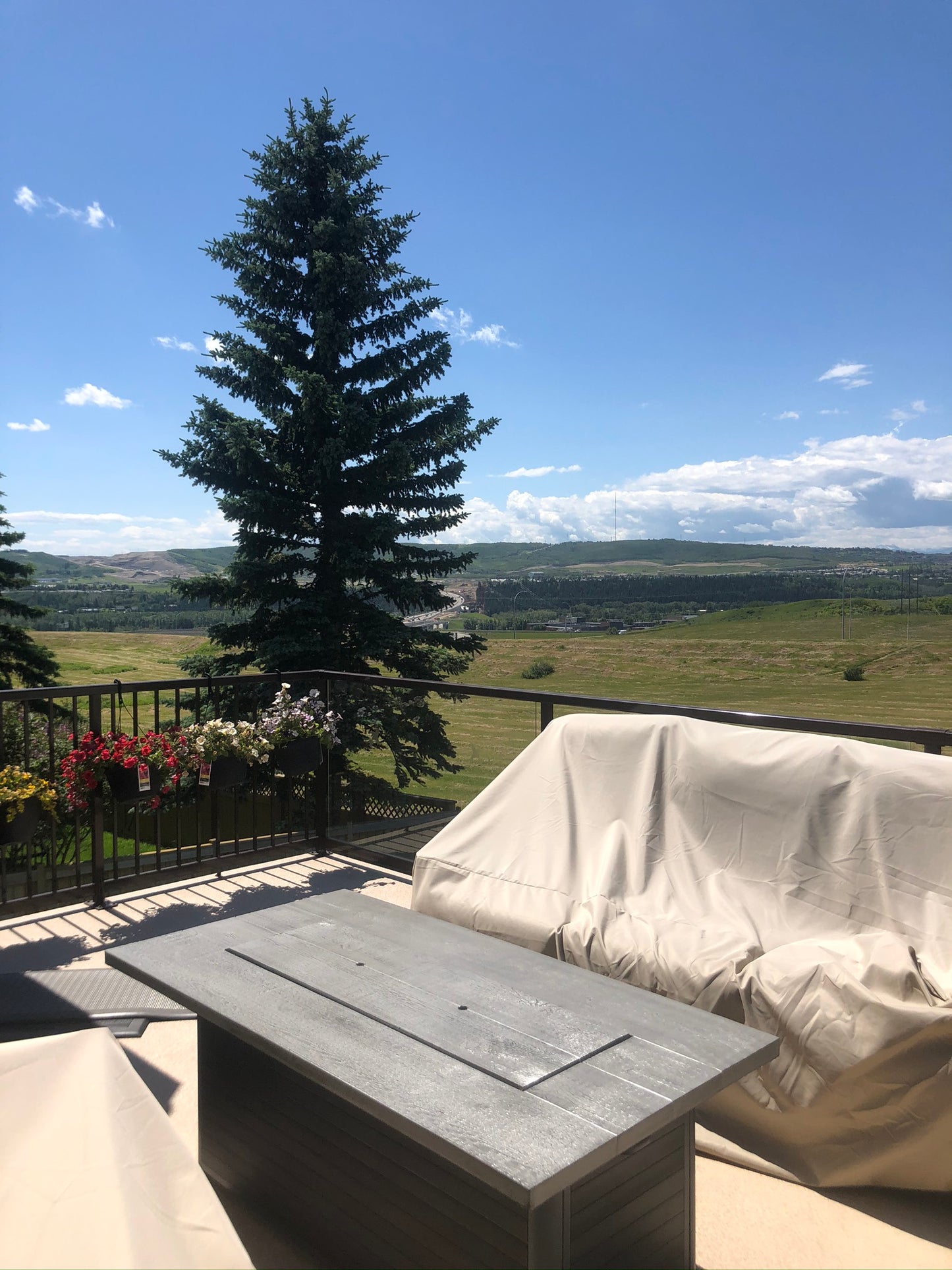 Outdoor GreatRoom Cedar Ridge Linear Firetable