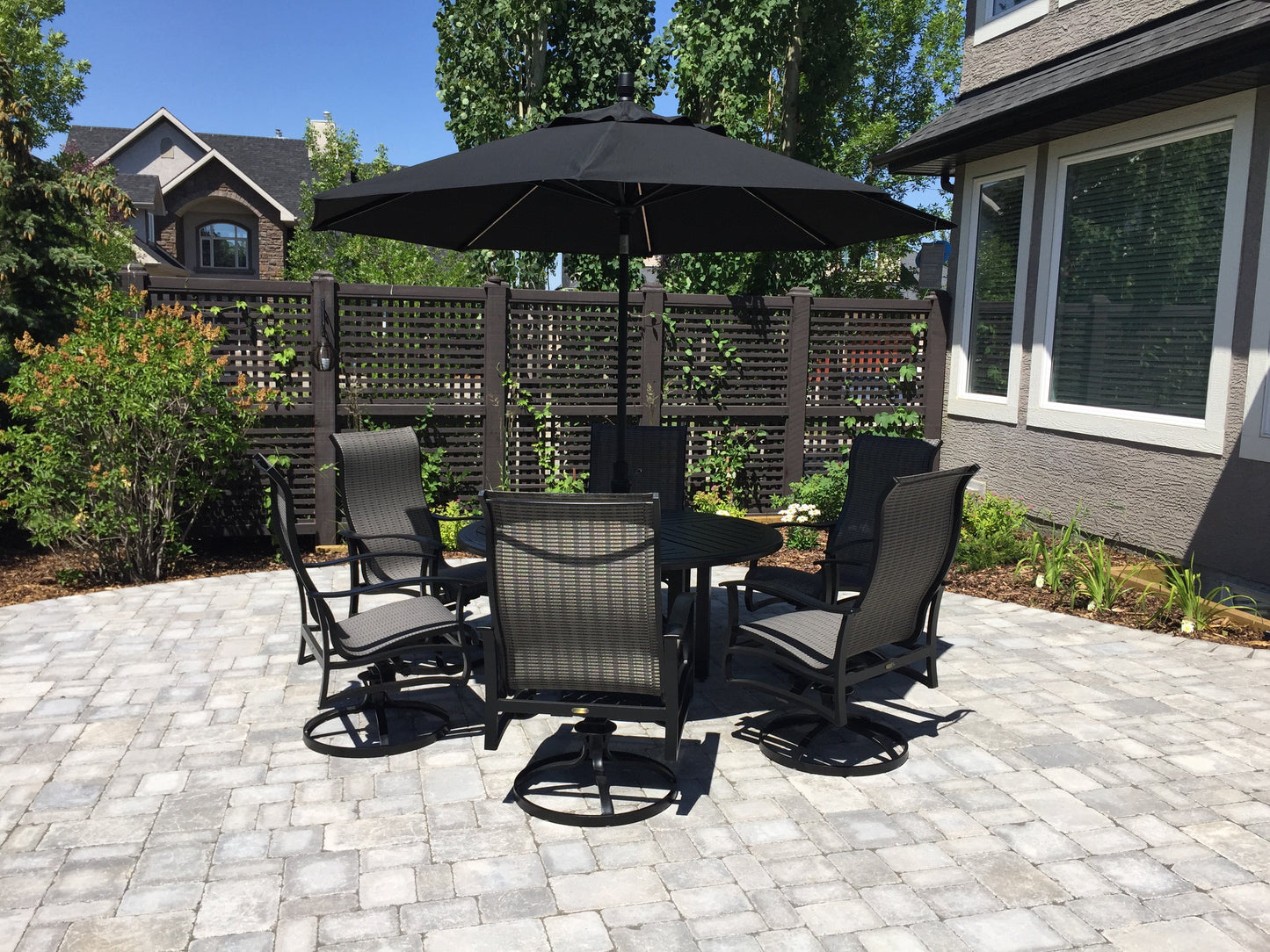 Albany Augustine Fennel Dining for outdoor summer patio | Barbecues Galore: Burlington, Oakville, Etobicoke & Calgary
