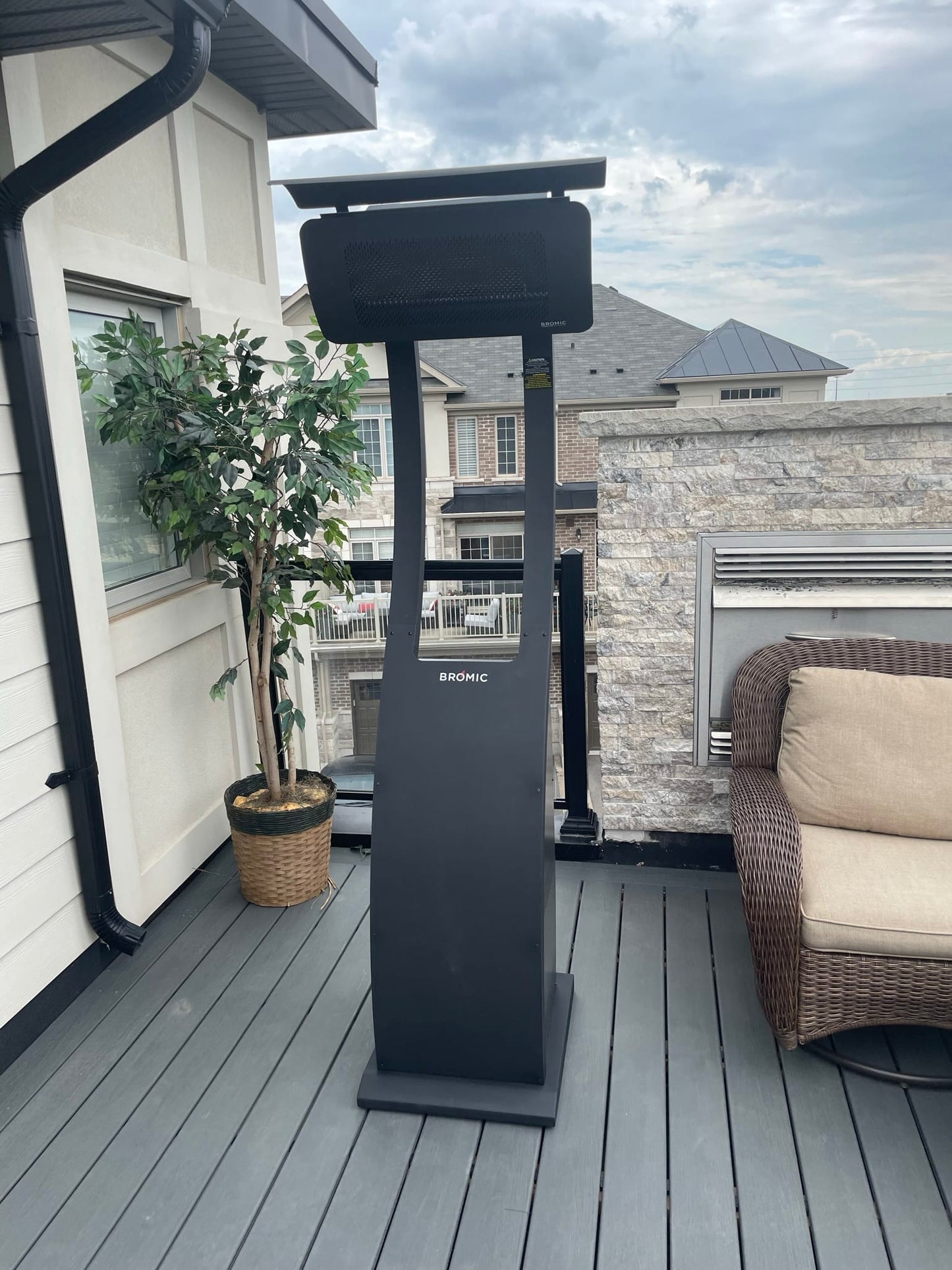 Bromic Outdoor Living > Heating > Patio Heaters > Freestanding BROMIC Tungsten Smart-Heat™ Portable Heater
