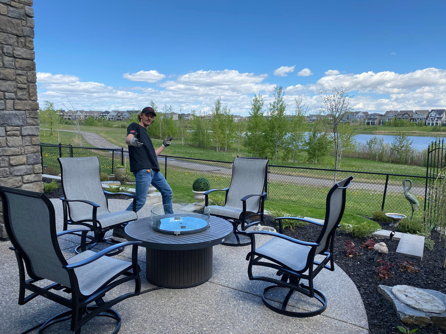Mallin Outdoor Living > Patio Furniture > Dining Mallin Albany Swivel Rocker