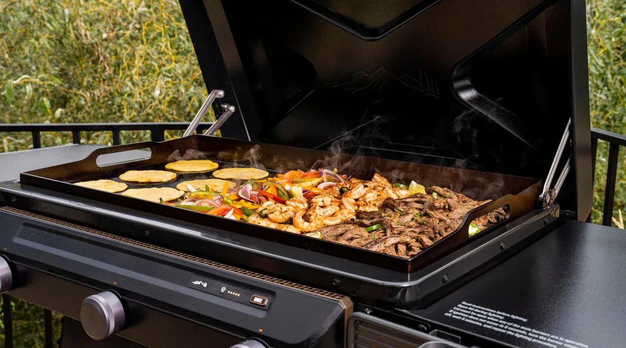 Traeger Outdoor Cooking > Gas Grills > Griddle Traeger Flatrock 3 Zone Griddle