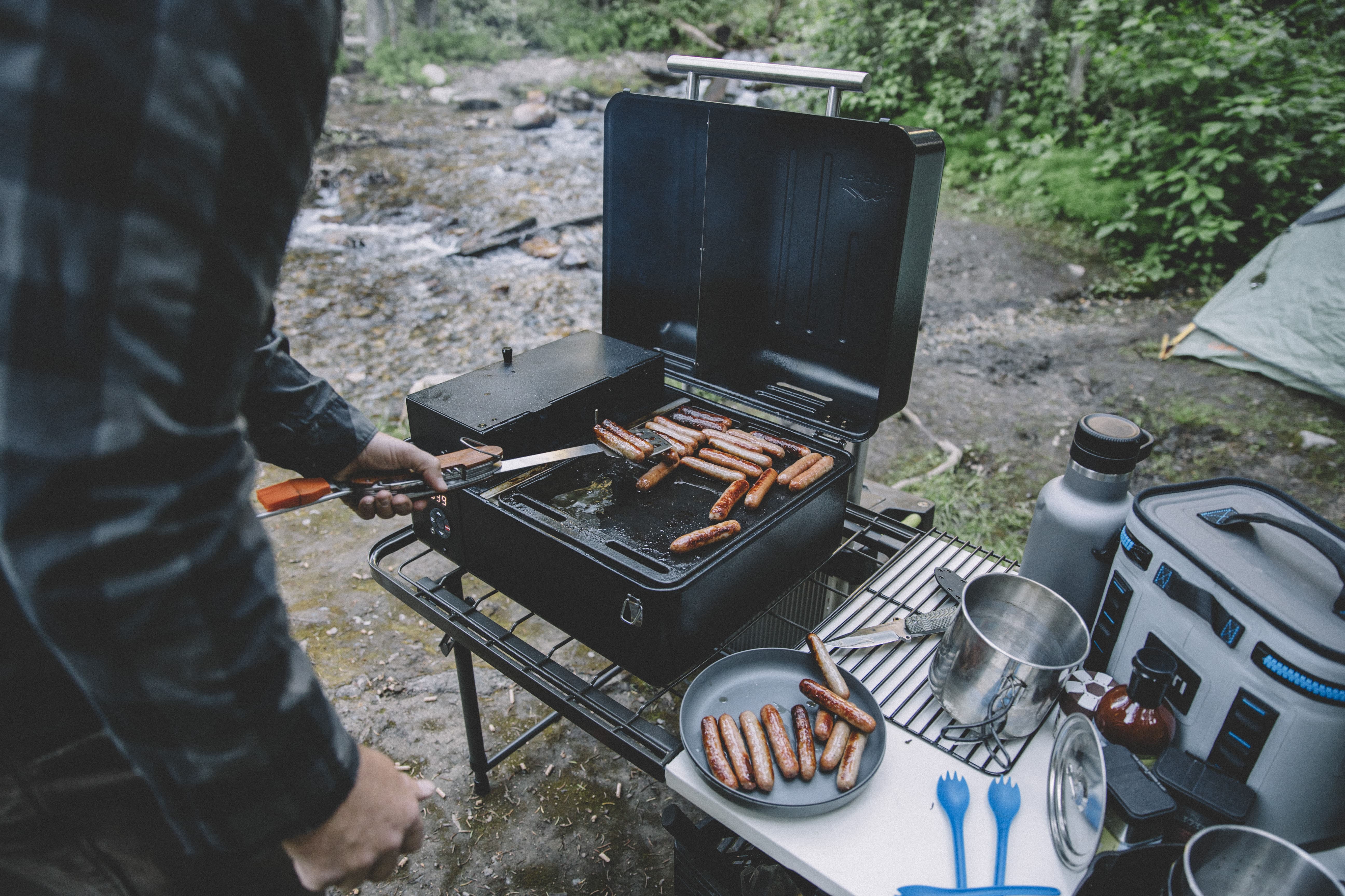 Traeger Ranger Portable Grill – Barbecues Galore