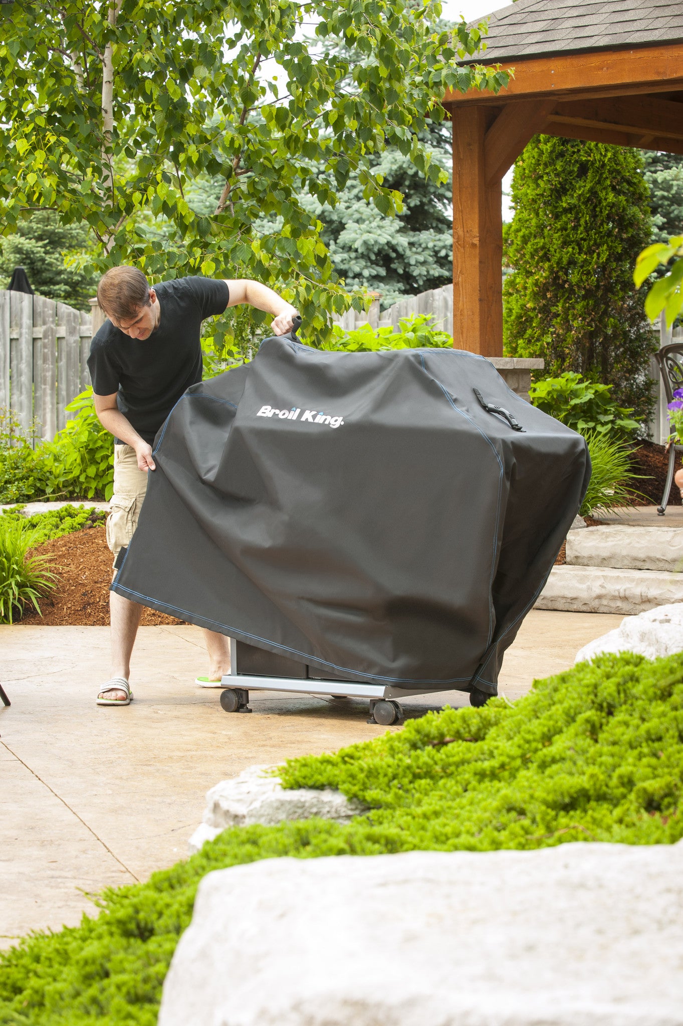 Broil King Heavy Duty Cover In Use