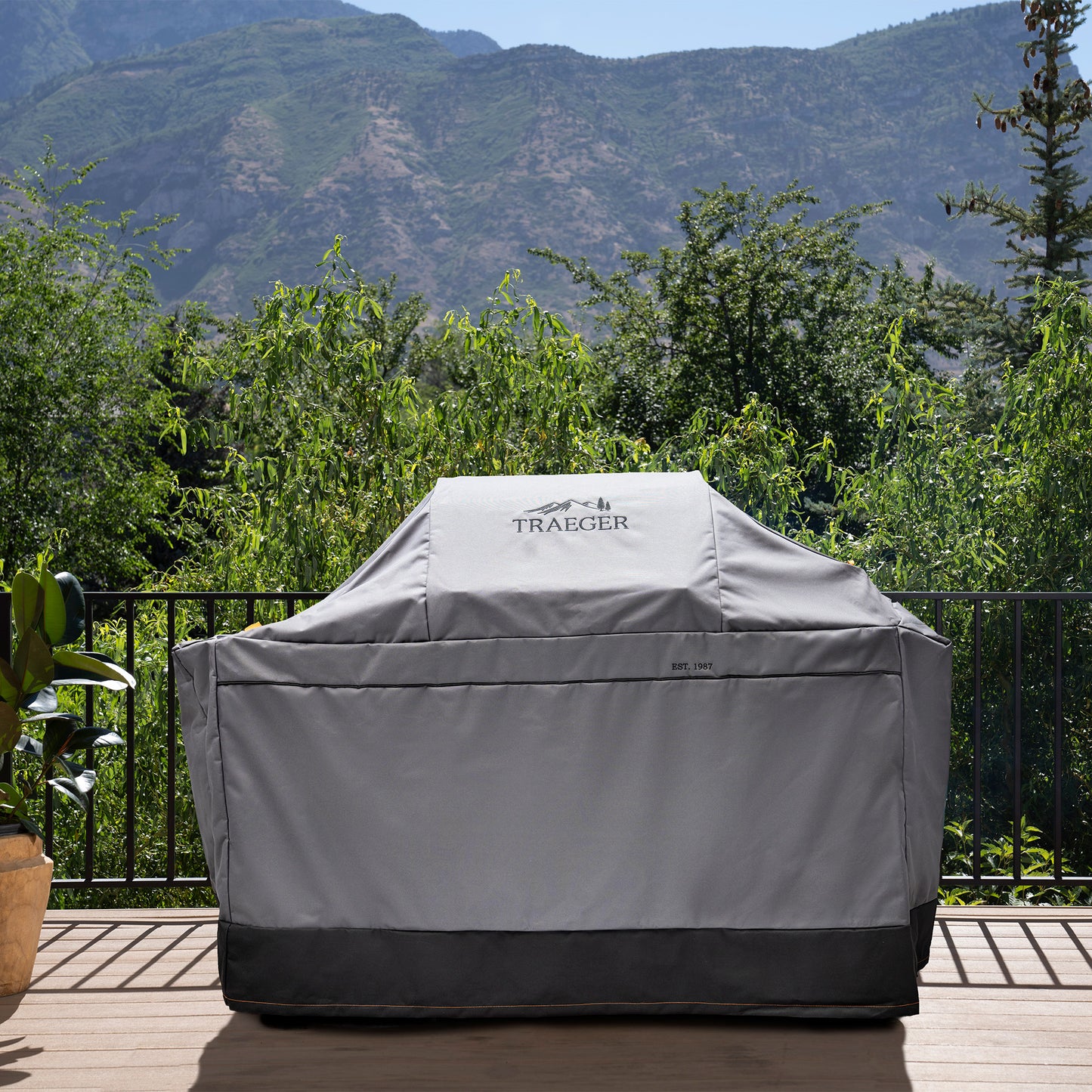 Traeger Ironwood Full-Length Grill Cover