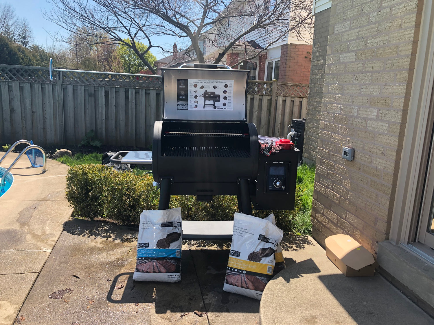 Broil King Regal Pellet 500 Grill | A pellet bbq is the perfect summertime companion | Barbecues Galore: Burlington, Oakville, Etobicoke & OakvilleBroil King Regal Pellet 500 Grill | A pellet bbq is the perfect summertime companion | Barbecues Galore: Burlington, Oakville, Etobicoke & Oakville