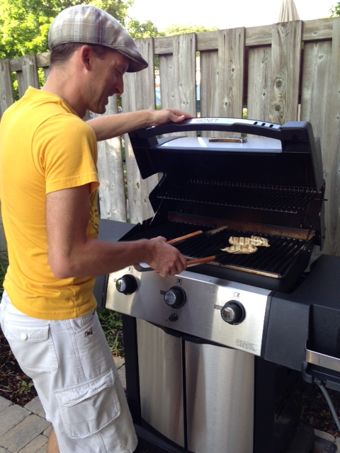 Broil King Signet 320 - Natural Gas Grill | Great Value To Get You Up And Grilling This Summer | Barbecues Galore: Burlington, Oakville, Etobicoke & Calgary