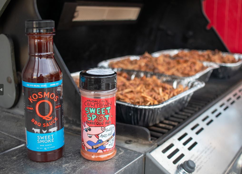KOSMO'S Q Sauces - Sweet Smoke-bbq-sauce-on-bbq-pulled-pork-grilling-on-webber-grill-summit