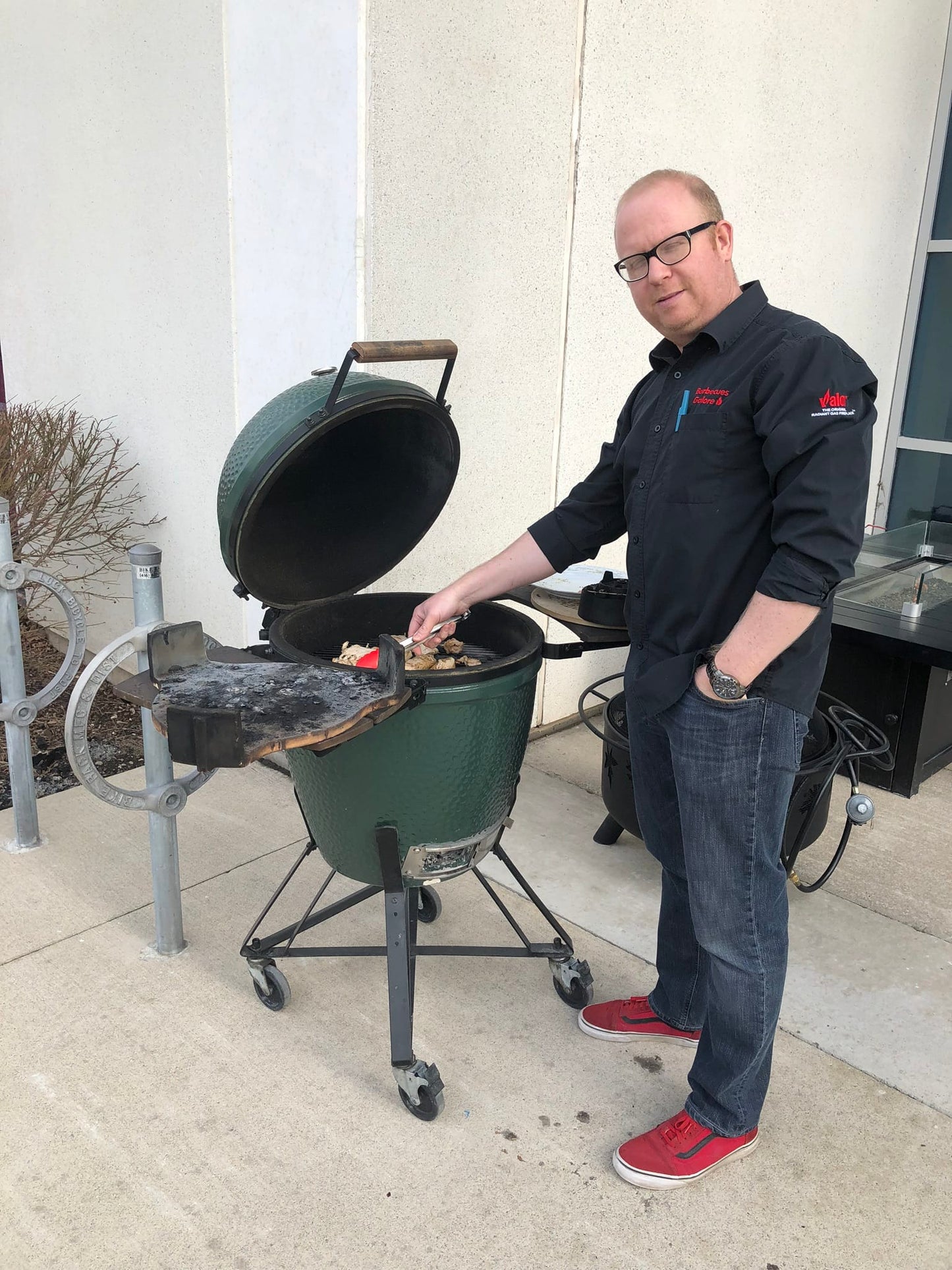 Big Green Egg Outdoor Cooking > Smokers > Charcoal Grills Big Green Egg Large Original Kit