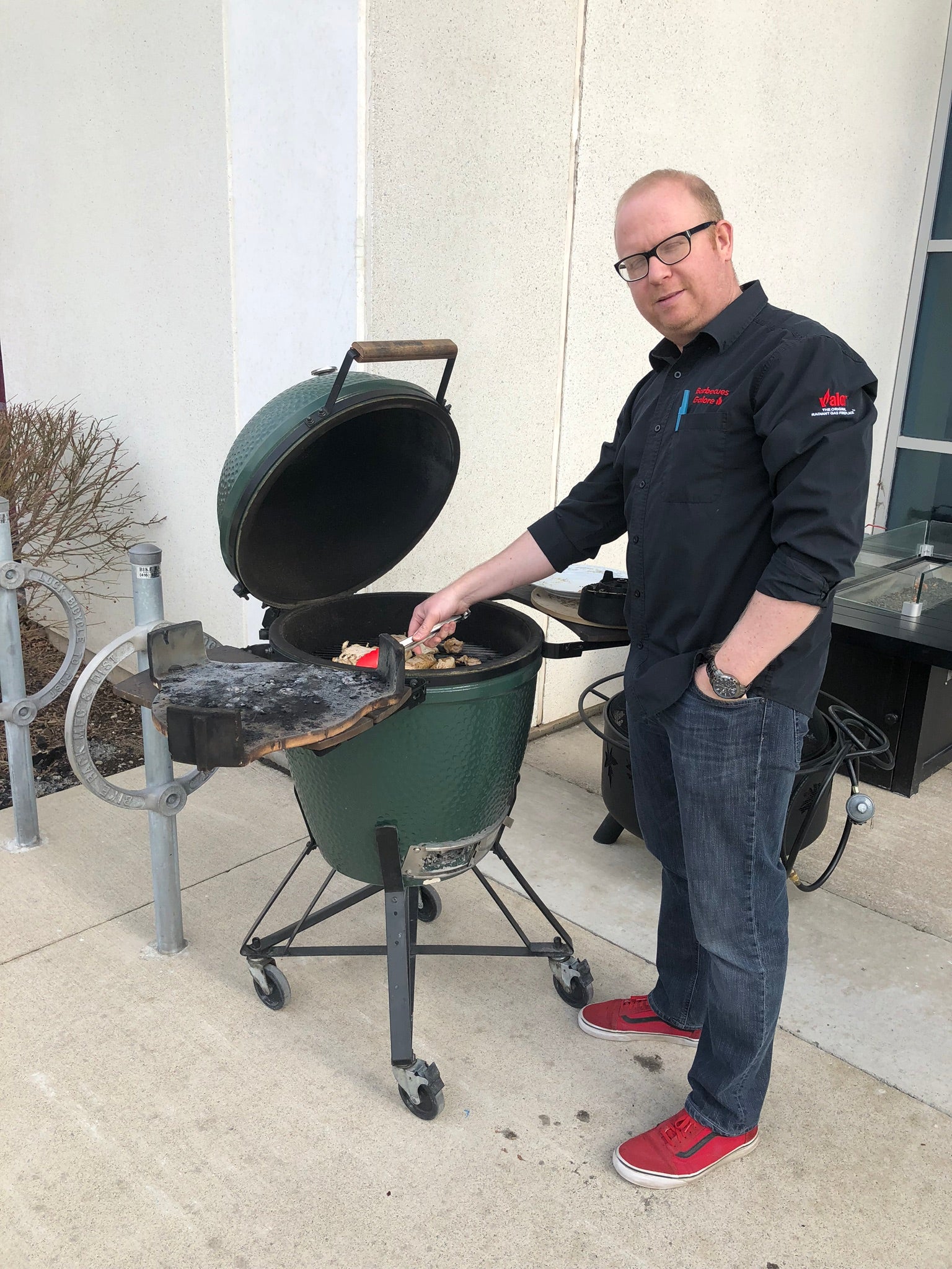 Big Green Egg Large Egg - ALHD | Stop by Barbecues Galore and let us help you get fired up in time for summer.  Check out any of our 5 stores: Burlington, Oakville, Etobicoke & Calgary