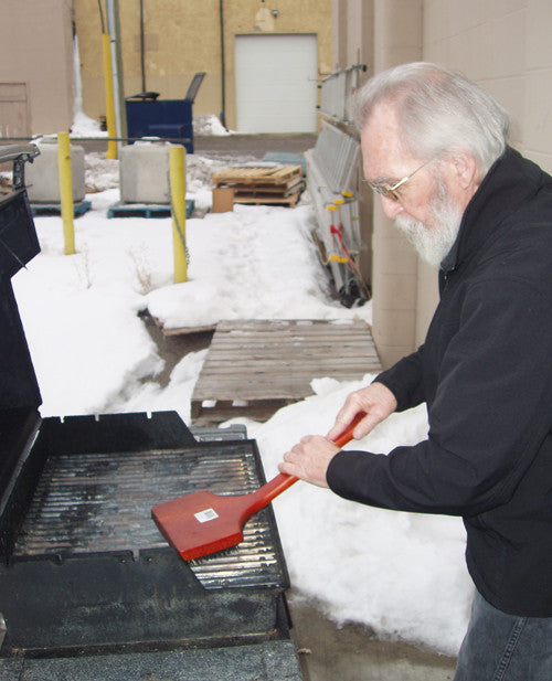 Brander Super Big Head Grill Brush in Action