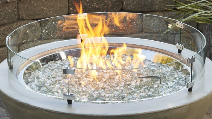 Outdoor Great Room 30" Round Wind Guard | Barbecues Galore: Burlington, Oakville, Etobicoke & Calgary.