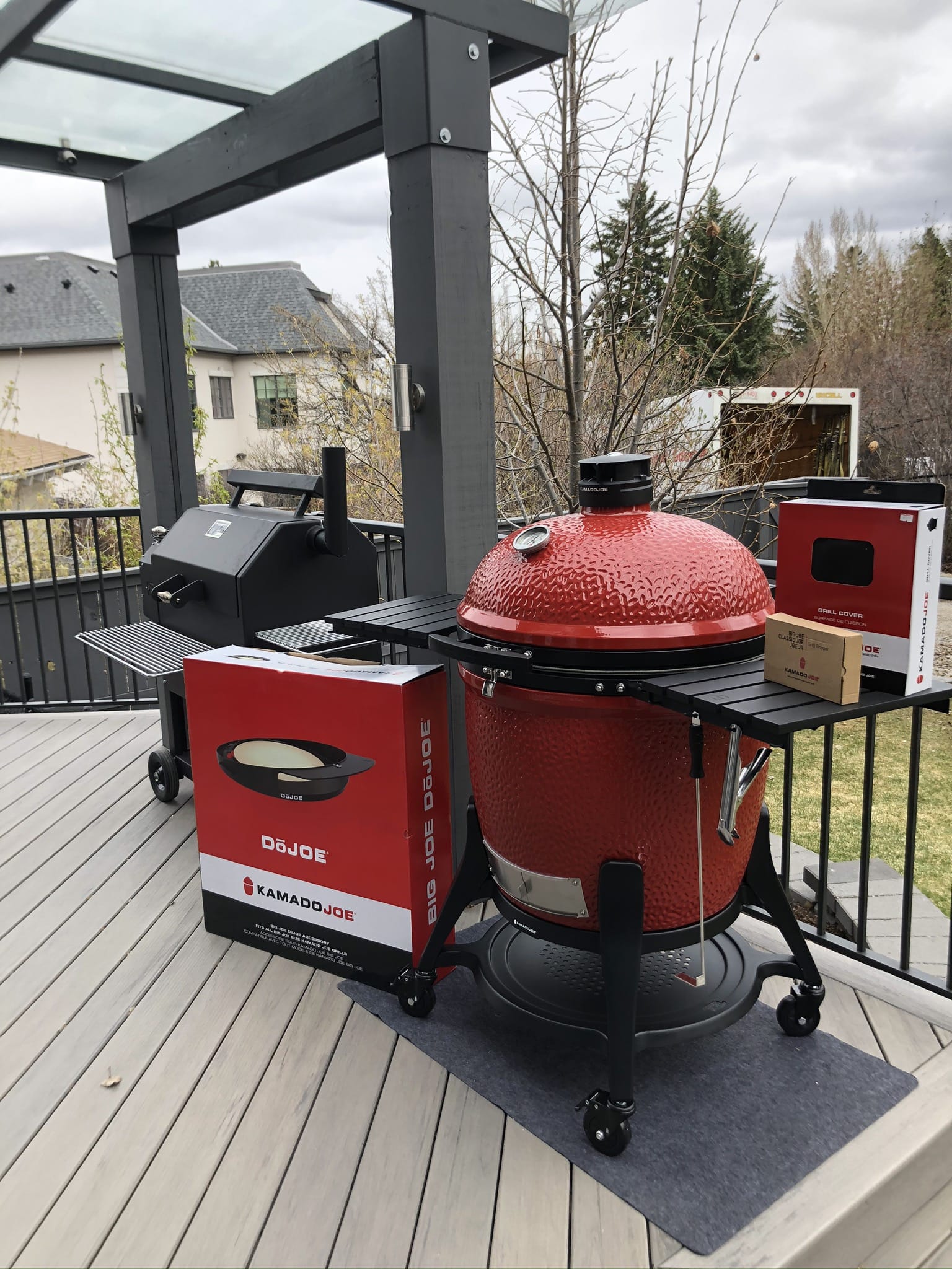 Kamado Joe Outdoor Cooking > Smokers > Charcoal Grills Kamado Joe - Classic Joe III With Cart
