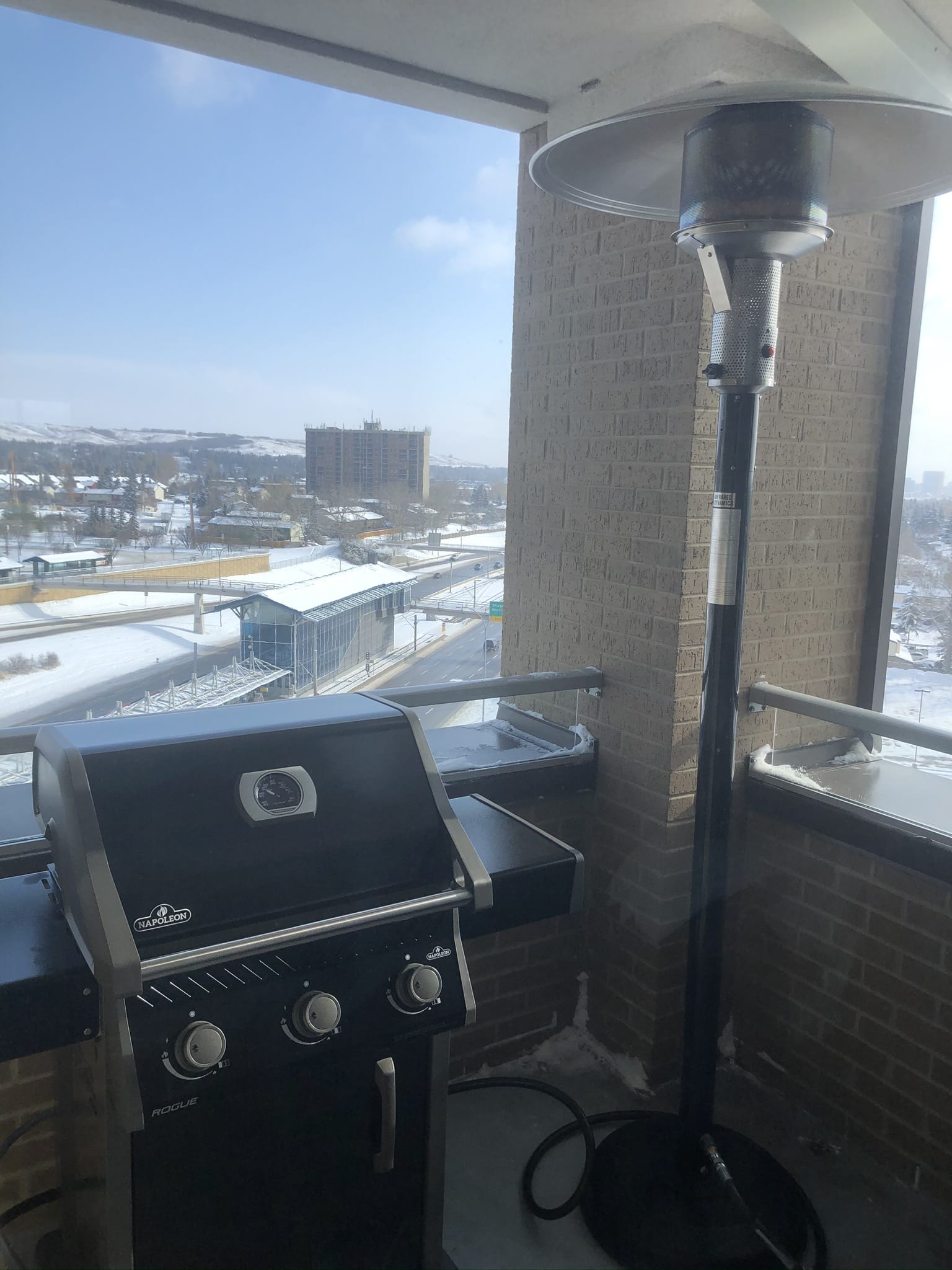 Napoleon Outdoor Cooking > Gas Grills > BBQs Napoleon Rogue 425 Ambiance Special Edition