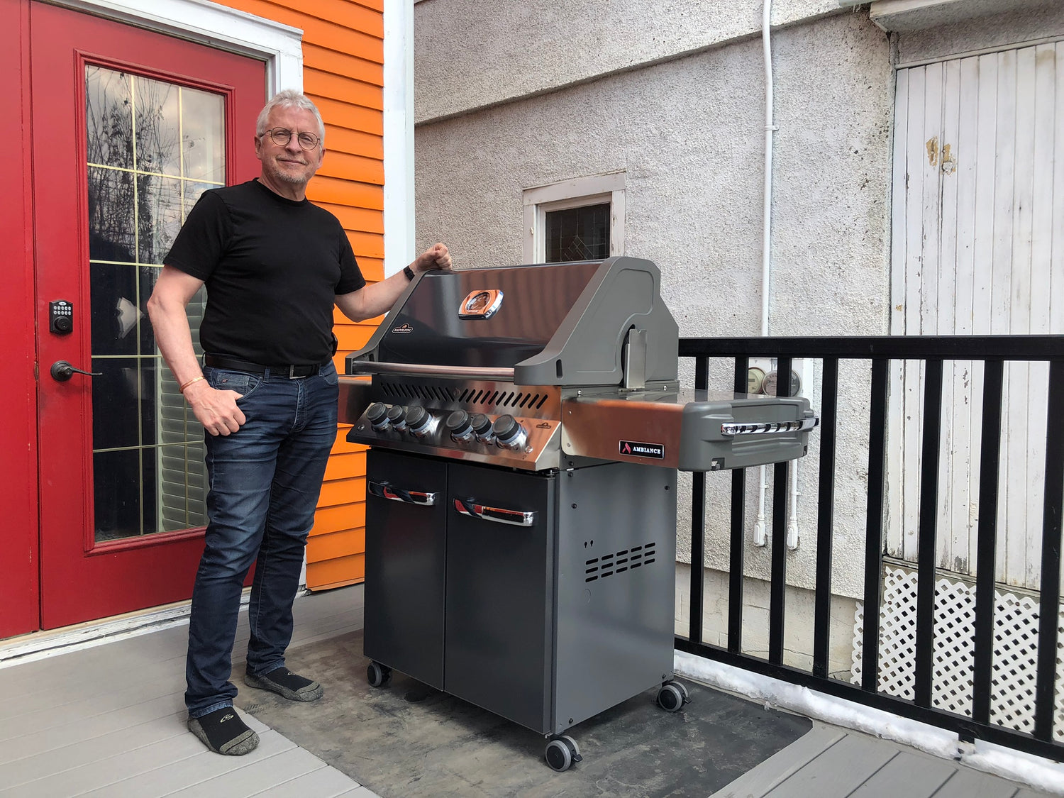 Napoleon Prestige P500RSIB – Ambiance Edition – Natural Gas | Exclusive just to us, this Canadian made grill is perfect for your backyard summer bbq | Barbecues Galore in Calgary, Alberta and three locations in Ontario: Burlington, Oakville and Etobicoke