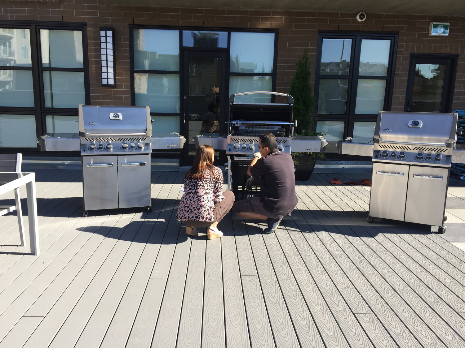 Napoleon Prestige P500RSIB - Natural Gas | A best seller at Barbecues Galore, packed full of features at a great price for some summer fun | Barbecues Galore: Burlington, Oakville, Etobicoke & Calgary
