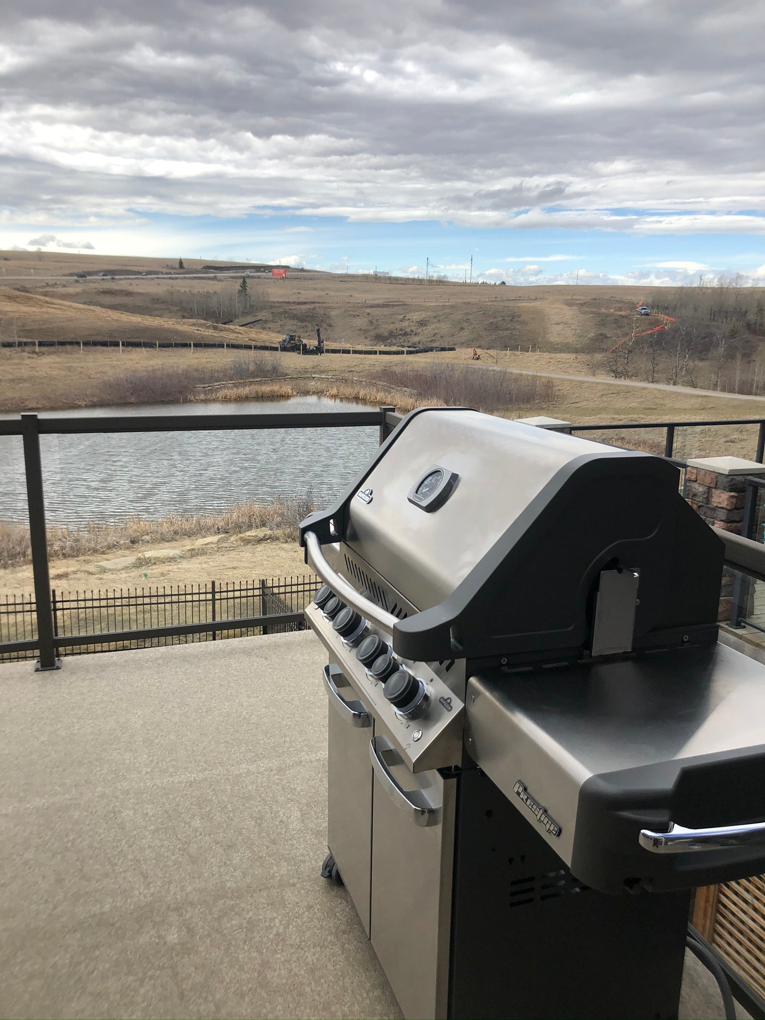 Napoleon Prestige P500RSIB - Natural Gas | A best seller at Barbecues Galore, packed full of features at a great price for some summer fun | Barbecues Galore: Burlington, Oakville, Etobicoke & Calgary