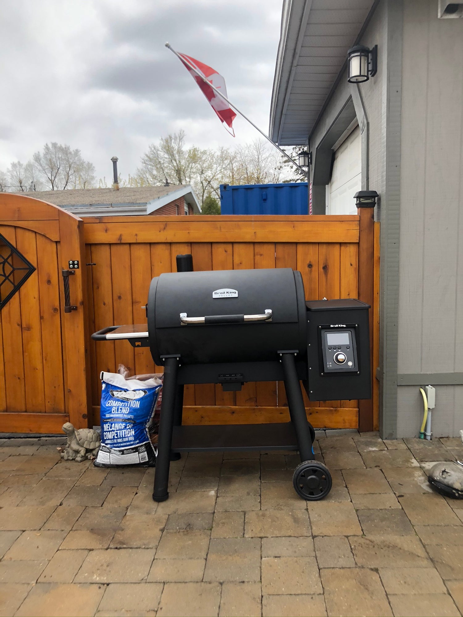 Broil King Regal Pellet 500 Grill | A pellet bbq is the perfect summertime companion | Barbecues Galore: Burlington, Oakville, Etobicoke & Oakville