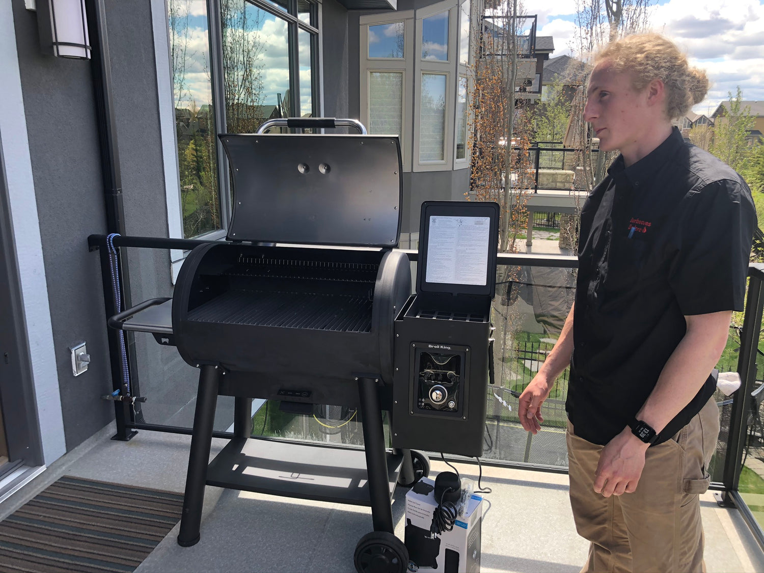 Broil King Regal Pellet 500 Grill | A pellet bbq is the perfect summertime companion | Barbecues Galore: Burlington, Oakville, Etobicoke & Oakville