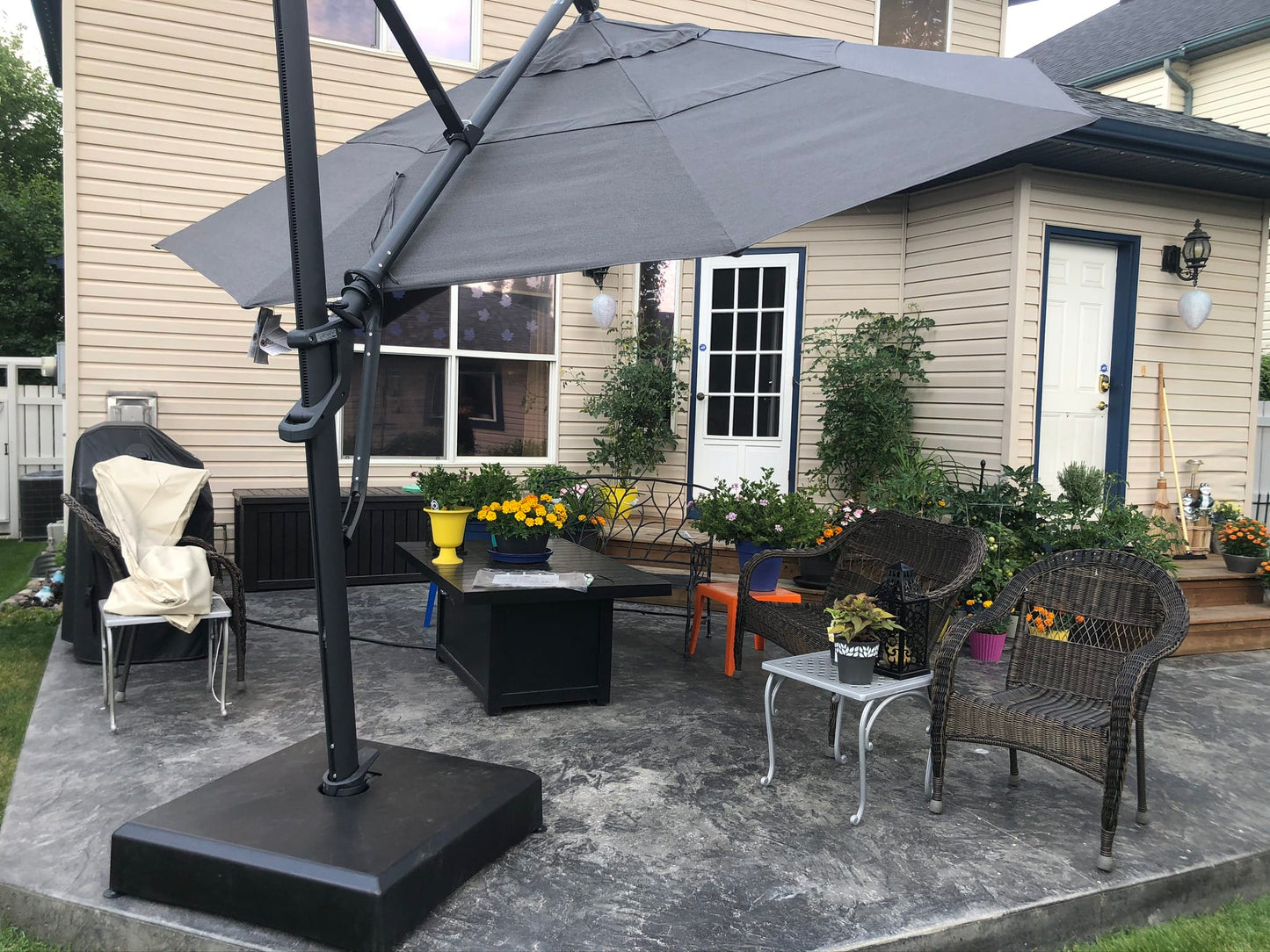 Treasure Garden Outdoor Living > Patio Furniture > Umbrellas > Cantilever TREASURE GARDEN AG25TR - 11.5 FT OCTAGON CANTILEVER UMBRELLA - BLACK FRAME